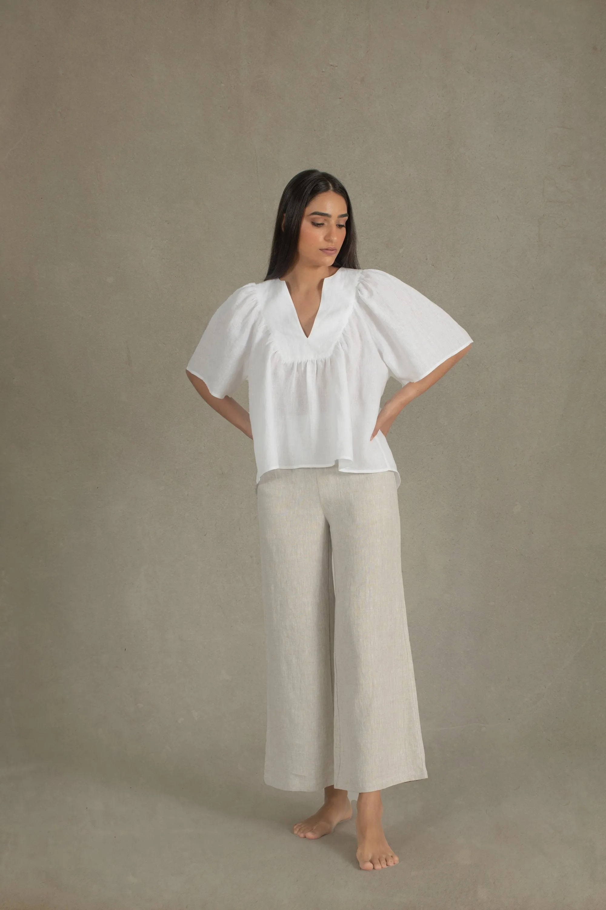 Akadamia Linen Top White