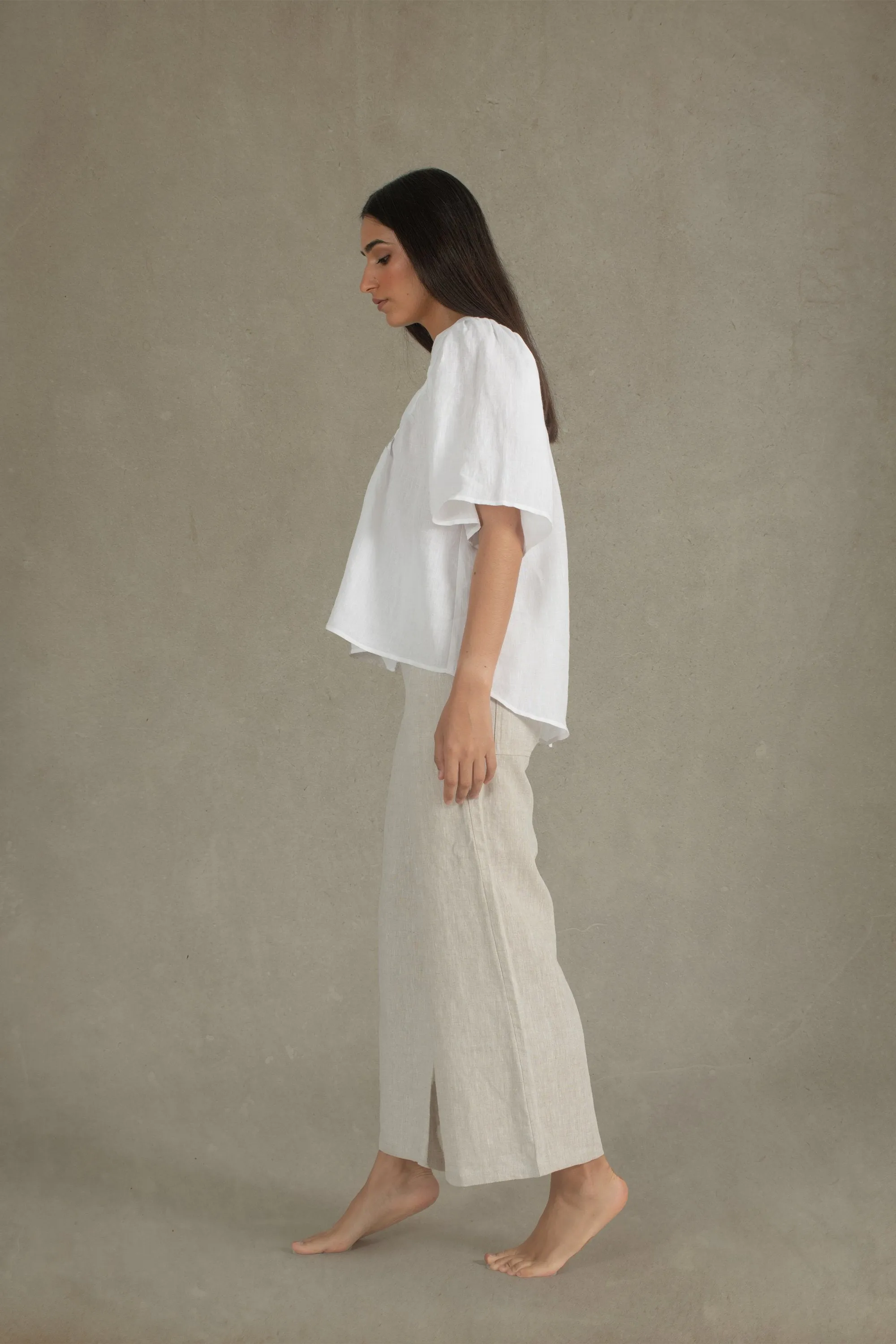 Akadamia Linen Top White