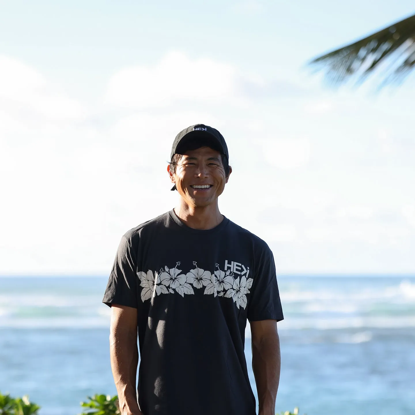 ALOHA FRIDAY TEE IN GRAPHITE BLACK