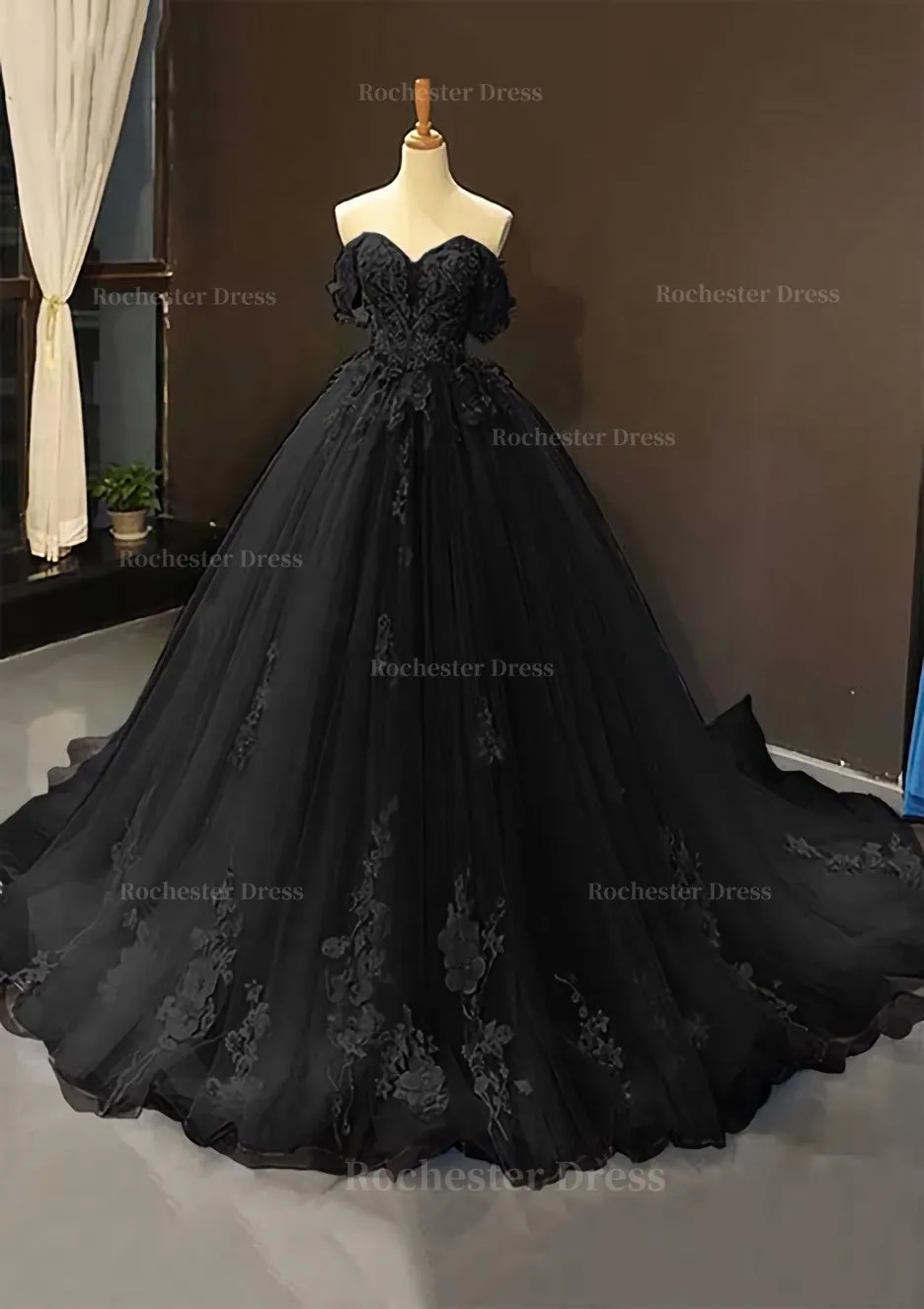 Ball Gown Off-the-Shoulder Sweep Train Tulle Prom Dress With Appliqued