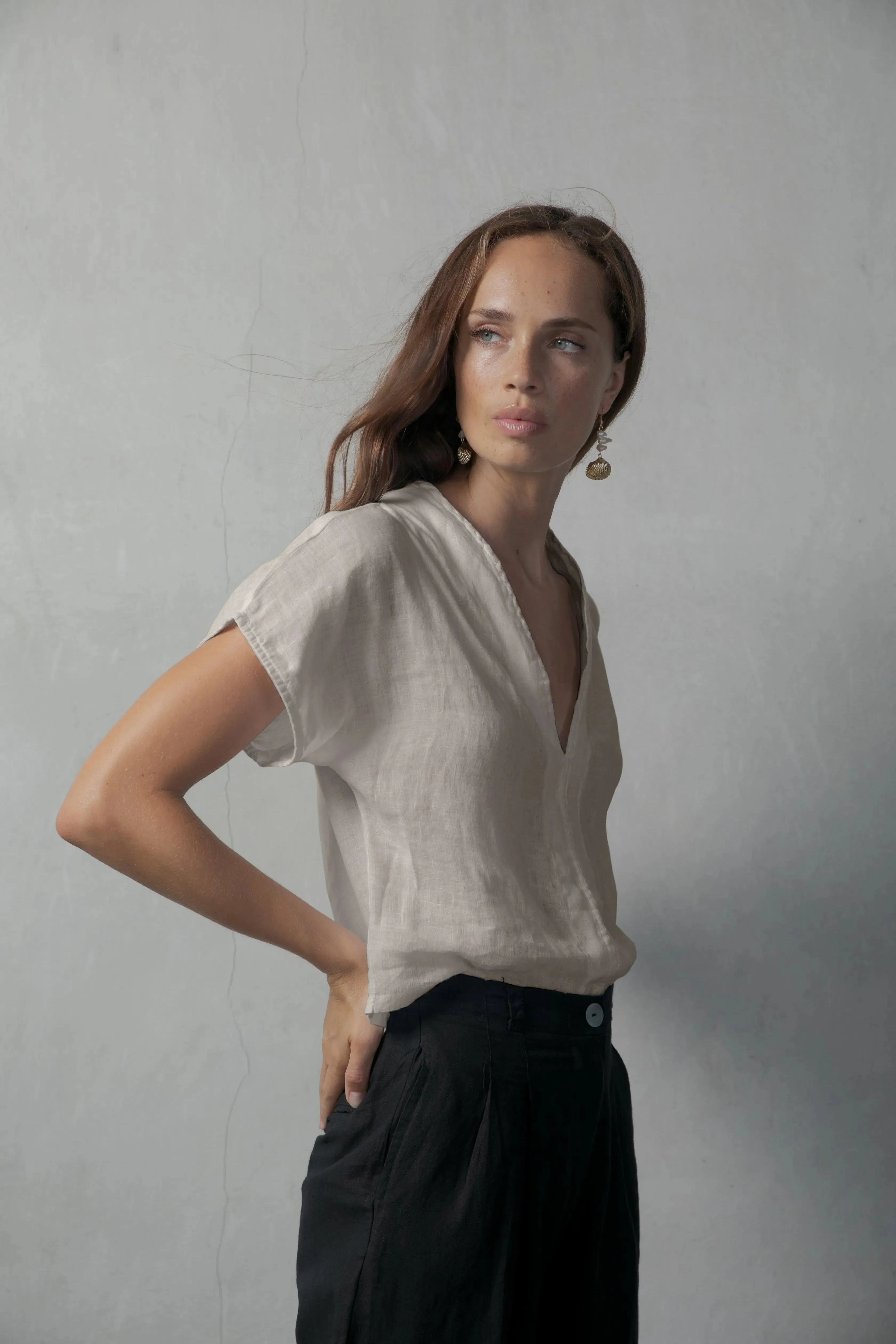 Collo Alto Linen Top White   Oatmeal