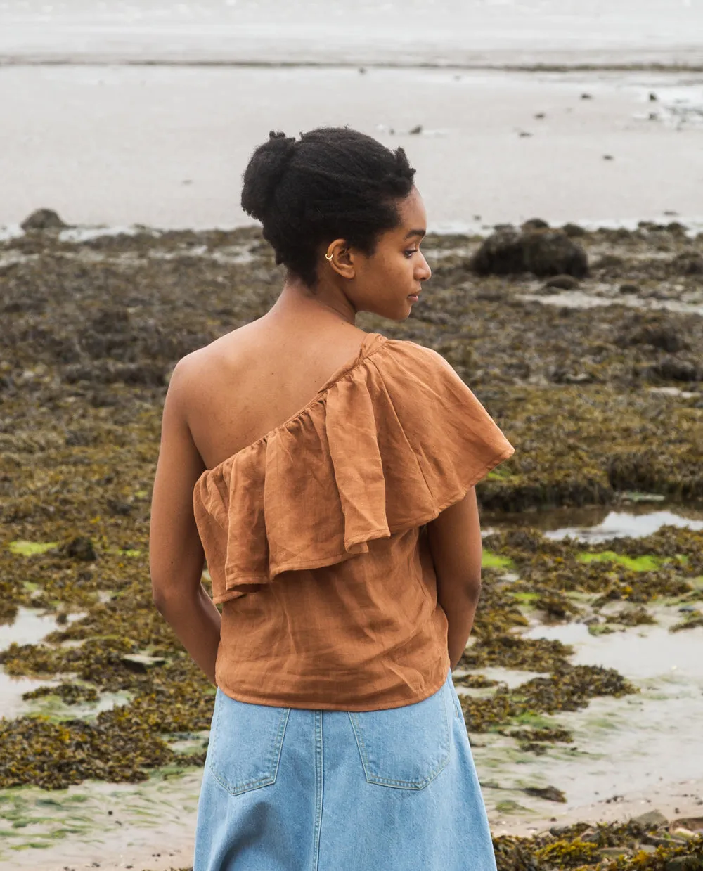 Isabelle Linen Top In Tan