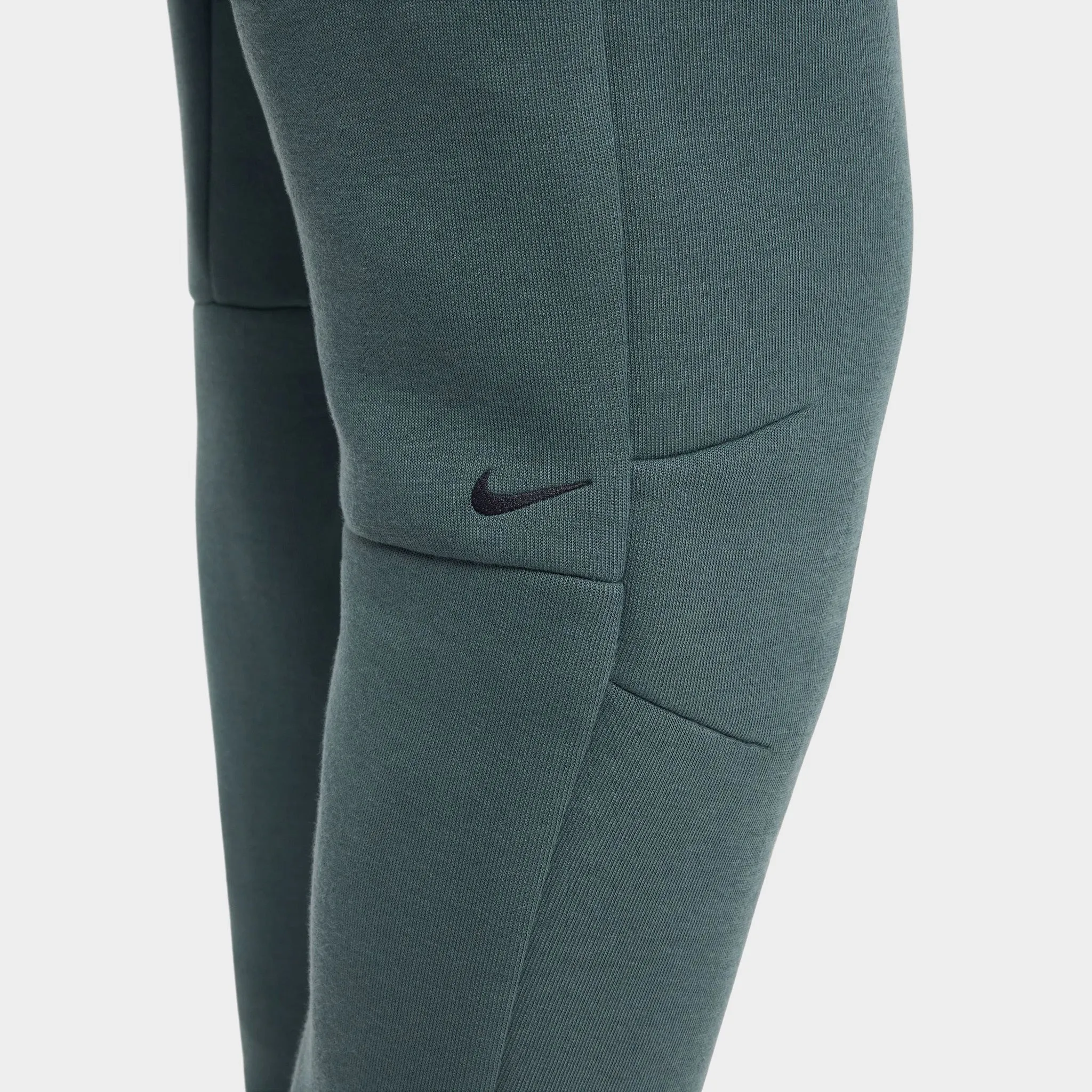 Nike Sportswear Junior Boys' Tech Fleece Jogger / Vintage Green