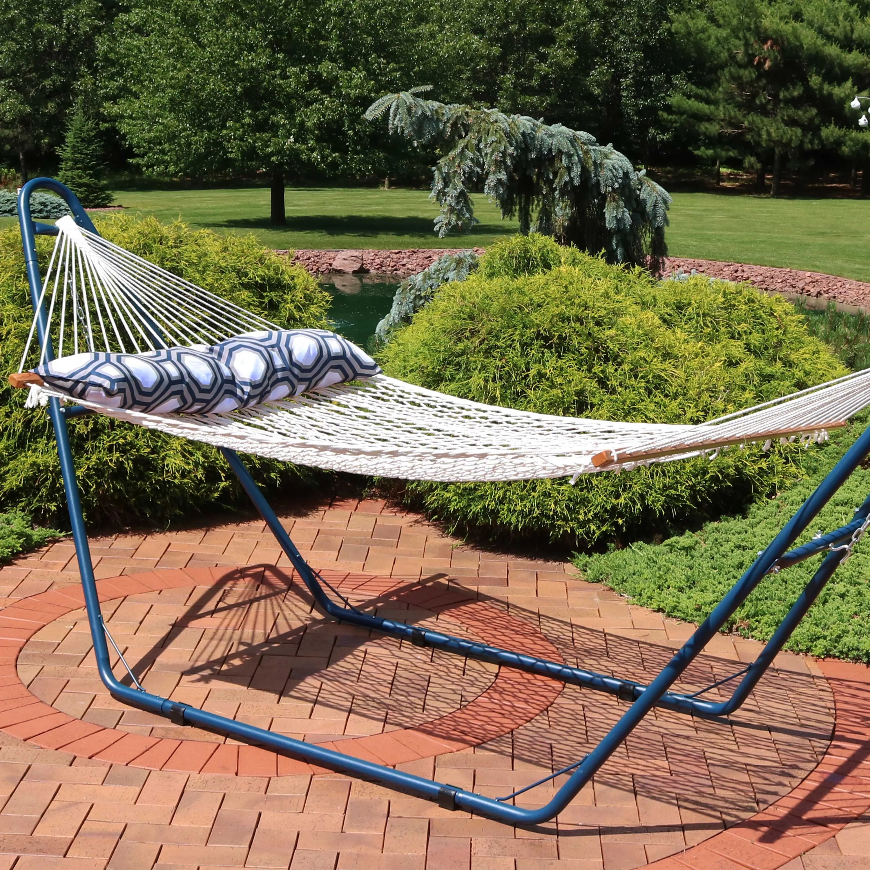 Sunnydaze 2-Person Polyester Rope Hammock with Pillow